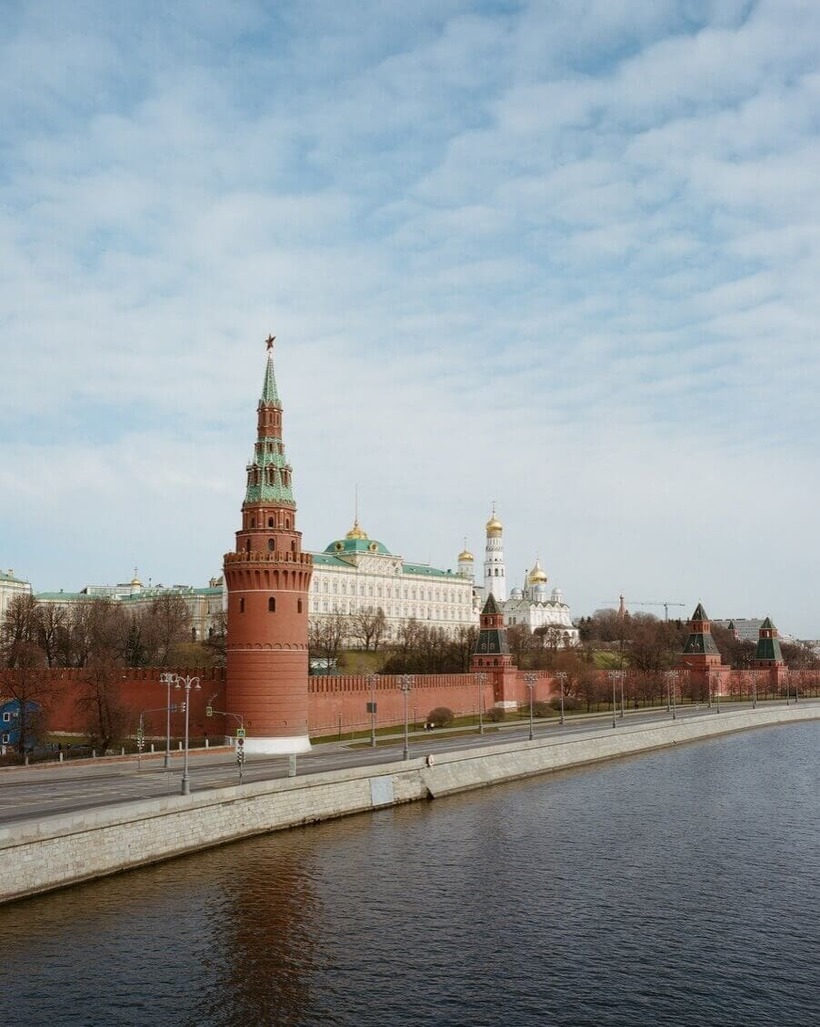 Столицы без людей: как выглядят Москва и Санкт-Петербург на самоизоляции