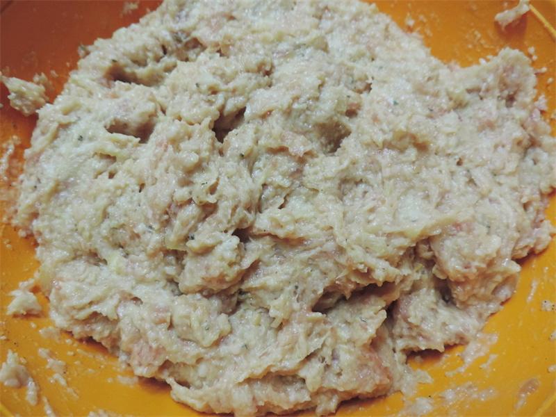 Мясной рулет с квашеной капустой
