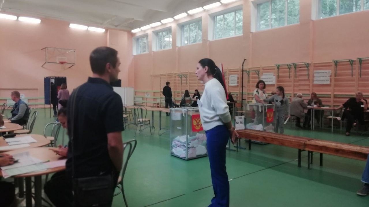 Оппозиция на выборах в Петербурге пытается «накидать говна на вентилятор», заявила Рябцева