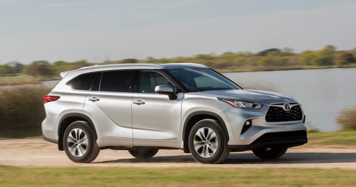 Обновленный Toyota Highlander добрался до дилеров