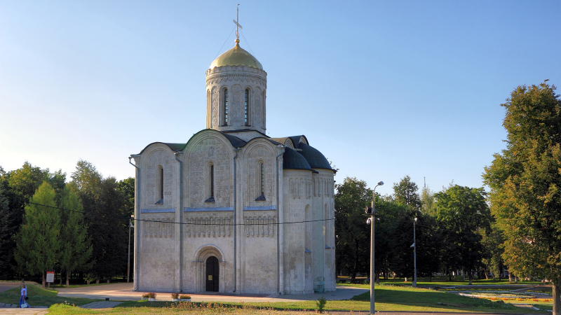 Дмитриевский собор — небольшой старинный храм