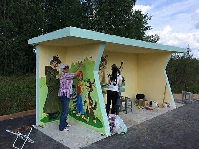Жители деревни Простоквашино в Нижегородской области вот так украсили свою остановку! handmake,дизайн интерьера,художество