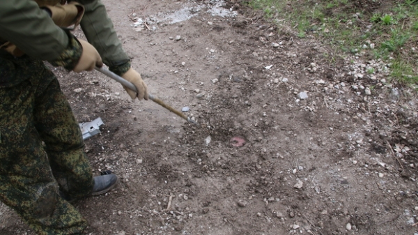 Подрыв автомобиля ОБСЕ: Сапёры в ЛНР ликвидировали 2 мины и растяжку рядом с местом трагедии