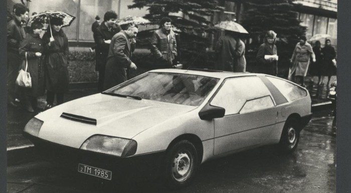 Как два друга собрали крутой спорткар у себя в гараже 