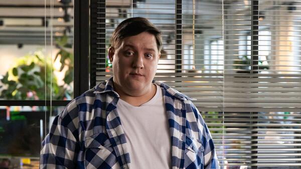 ТНТ посвятит премьеру сериала «Большой ЧЕЛОВЕК» памяти Романа Попова