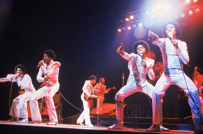 Группа The Jacksons выступает с концертом, 1975 год Веселые, люди, эпоха