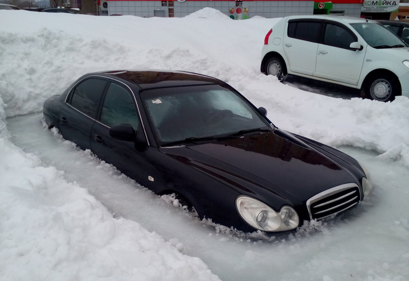 В Уфе иномарка вмерзла в лед вместе с дверями hyundai, зима, лед