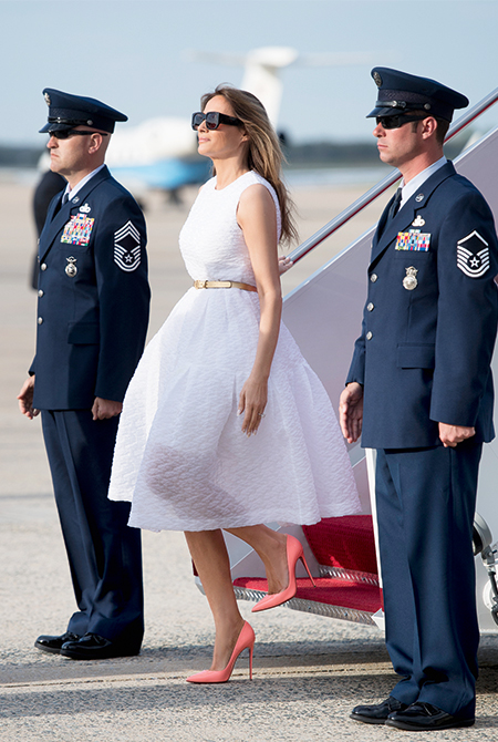 В апреле на авиабазе  в США в платье Simone Rocha и туфлях Christian Louboutin