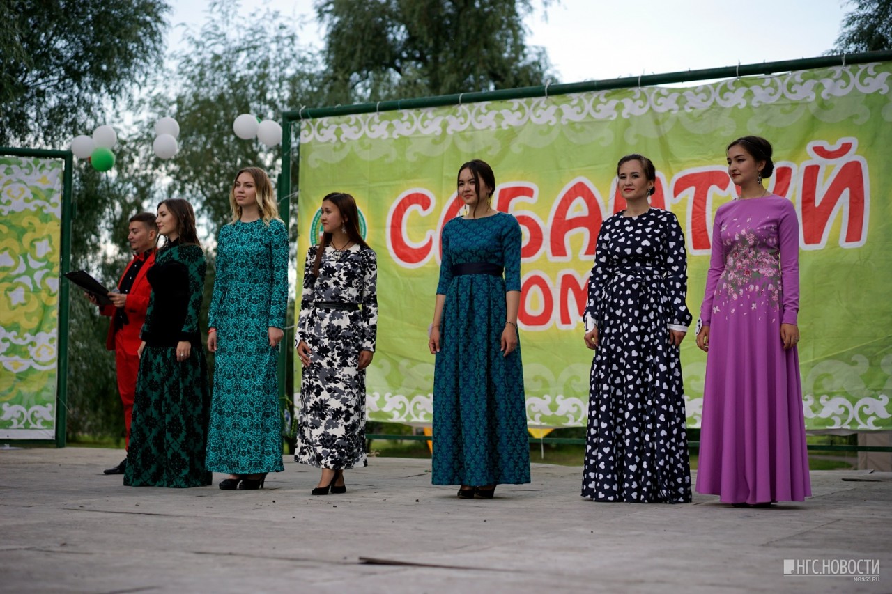 Татарки омск. Татарка Омск. Омские татарки. Певица на летнем фестивале. Киломе Омск татарка.