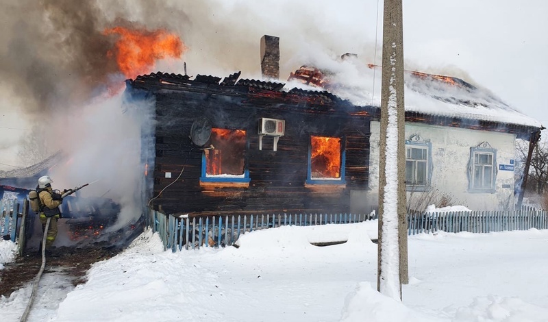 Два человека заживо сгорели на пожаре в Нижегородской области