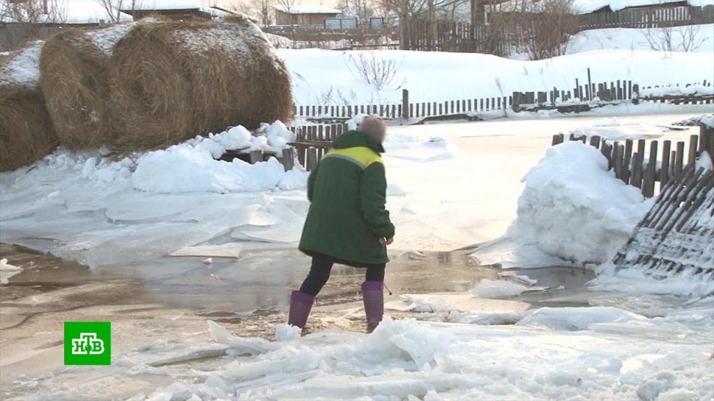 Кромка ледостава на енисее. Подтопление Лесосибирска. Ледяной потоп. Наводнение на стрелке. Потоп дома.