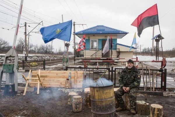 А не поздно пить Боржоми? Порошенко аккуратно сворачивает блокаду и убирает радикалов