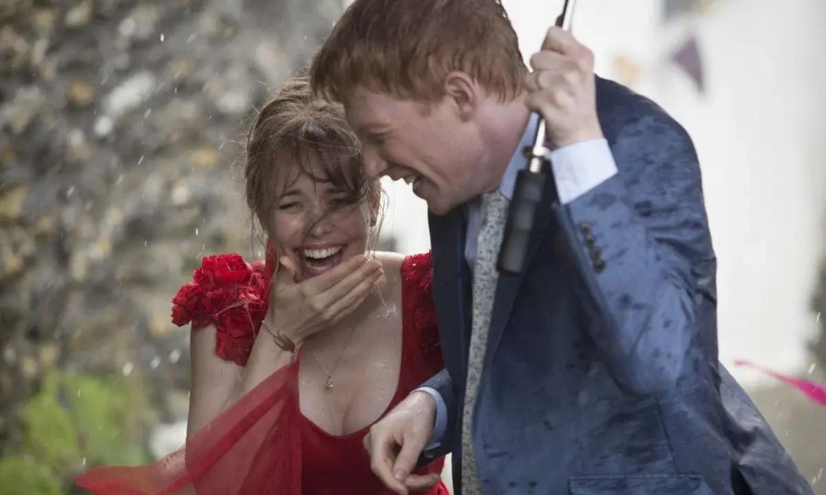 «Сделали из супруга подружку, вот он и ушел»: в Сети спорят, нужно ли дружить со своим мужем