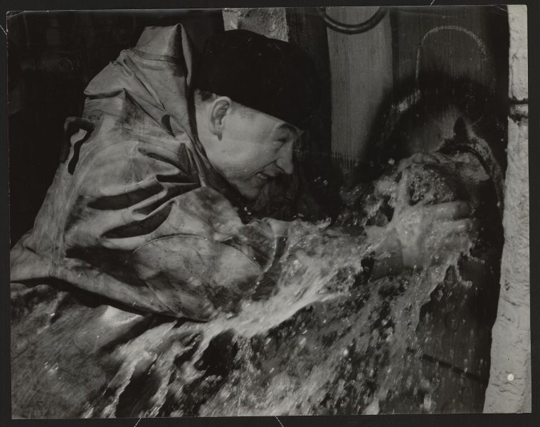 Боевая учеба моряков. Ликвидация пробоины в борту корабля
Анатолий Морозов, 1947 - 1949 год, МАММ/МДФ. 