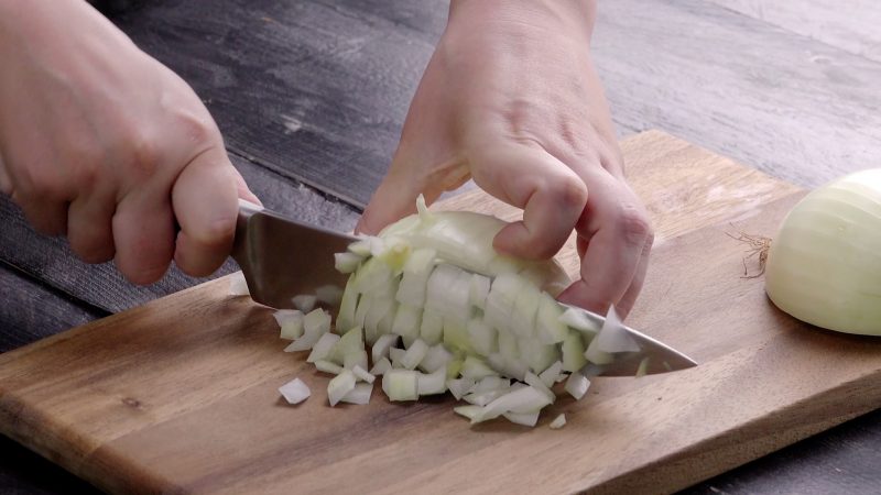Нарезаем овощи правильно: 5 профессиональных советов для кухни чтобы, затем, измельчения, важно, прорезав, сделайте, всегда, снова, несколько, лезвие, резать, чеснок, мелкие, разрезов, полоску, куска, моркови,  Несколько, Затем, поместите