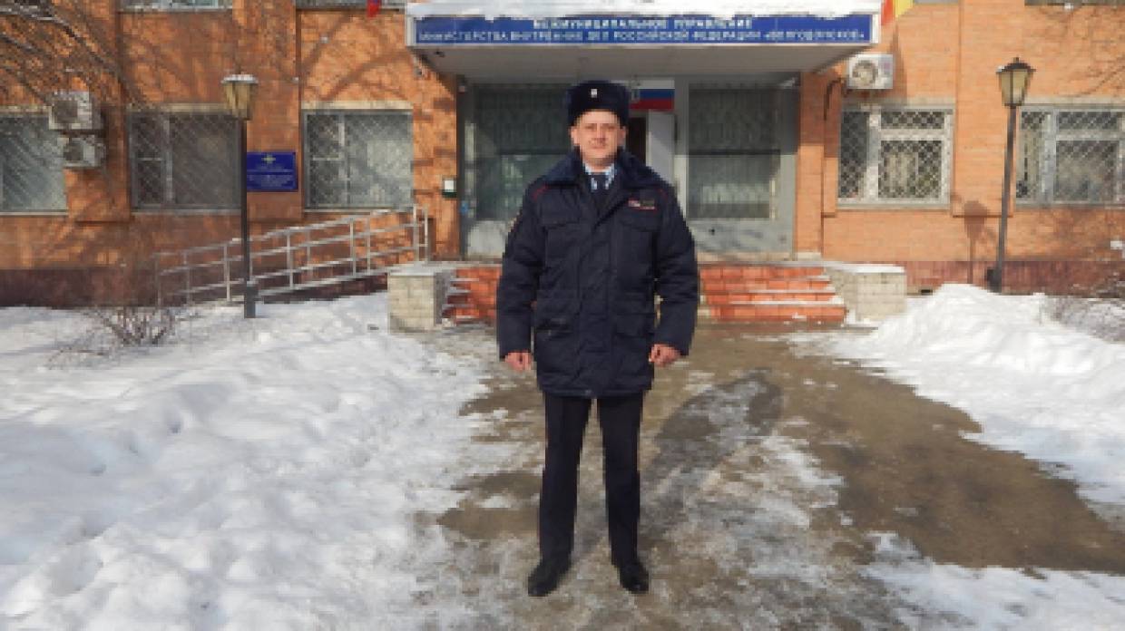 Полицейский спас двоих детей, провалившихся под лед в Ростовской области Общество