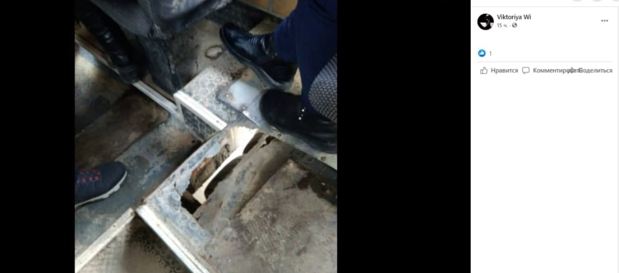 В Крыму женщина чуть не лишилась ноги, провалившись в прогнивший пол в автобусе