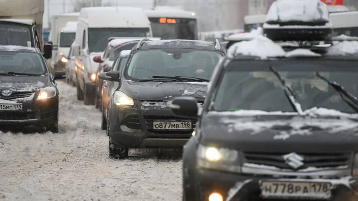 Водители Санкт-Петербурга заплатят за ненадлежащую уборку дорог от снега и глухие пробки 