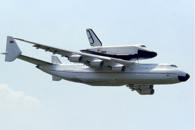 Впечатляющая посадка «Мрии»