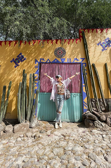 Пустые музеи и вилла Эскобара: Ксения Собчак с подругами отдыхает в Мексике Новости