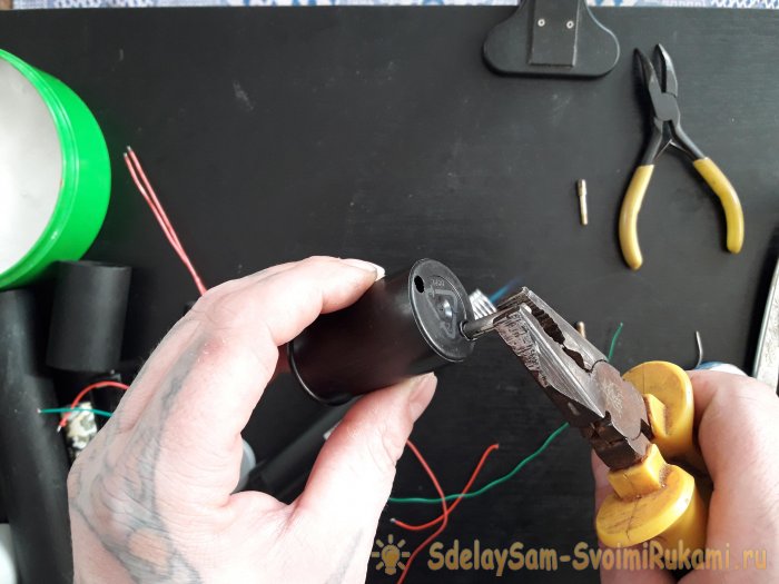 Как сделать простой электрошокер Как сделать простой электрошокер сделай сам