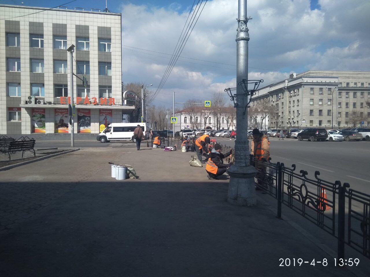 Слушать дорожное иркутск. Оранжевые иркутские заборчики. Оранжевый забор Иркутск. Иркутск сегодня улицы фото.
