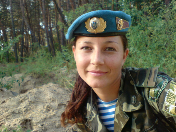 military_woman_ukraine_army