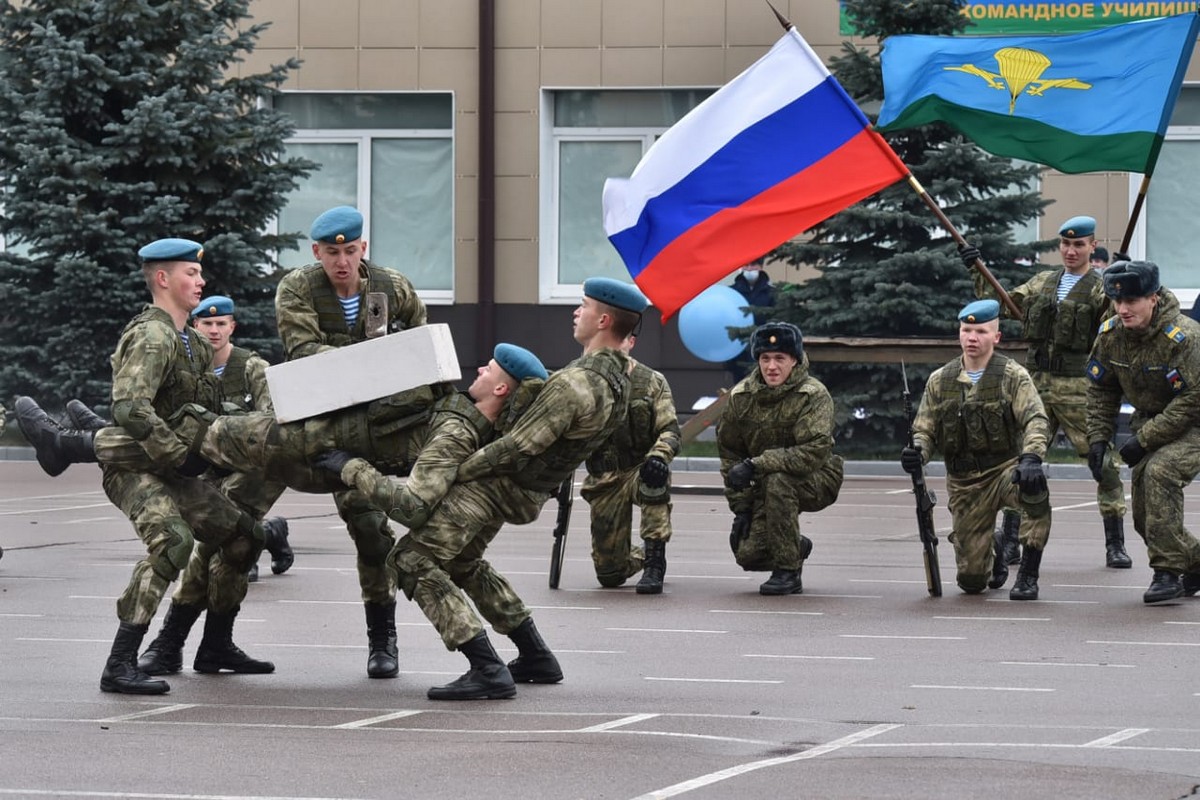 Рязанская область вдв. Рязанское высшее воздушно-десантное командное училище. Училище им Маргелова в Рязани. Рязанской Гвардейское высшее воздушно-десантное командное. 103 Годовщина РВВДКУ.