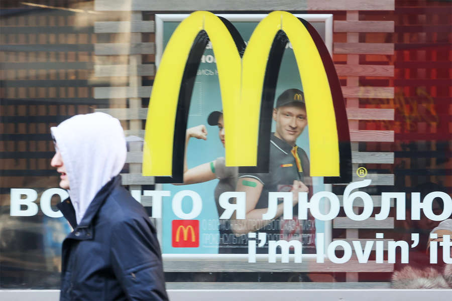 Российский бизнес McDonald’s мог купить родственник Назарбаева. А купил сибирский нефтяник