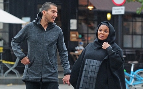 Беременная 50-летняя Джанет Джексон приняла ислам и ходит в хиджабе 