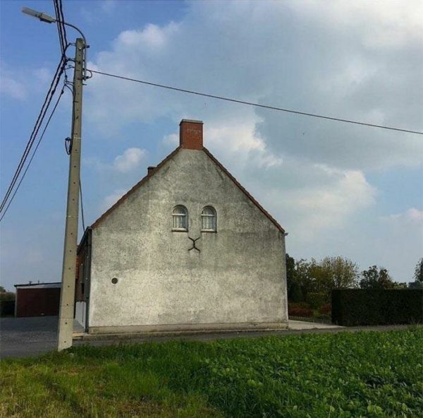 15 причудливых бельгийских домов, чей дизайн так плох, что это смешно