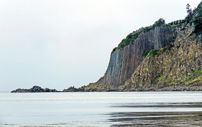 Кунашир: мыс Столбчатый Кунашир: мыс Столбчатый