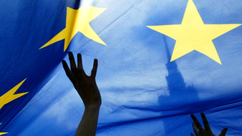 DE: ЕС разрешил украинцам ездить Старый Свет без виз, но не работать