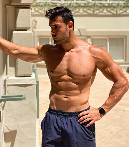 В золотом купальнике посреди пустыни: Бритни Спирс показала обновленную обложку альбома В золотом купальнике посреди пустыни: Бритни Спирс показала обновленную обложку альбома Звезды,Новости о звездах