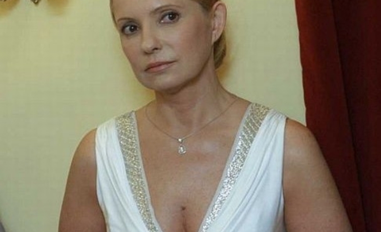 Купальник на Юлии Тимошенко: закрытая героиня с неотразимой фигурой внутри!