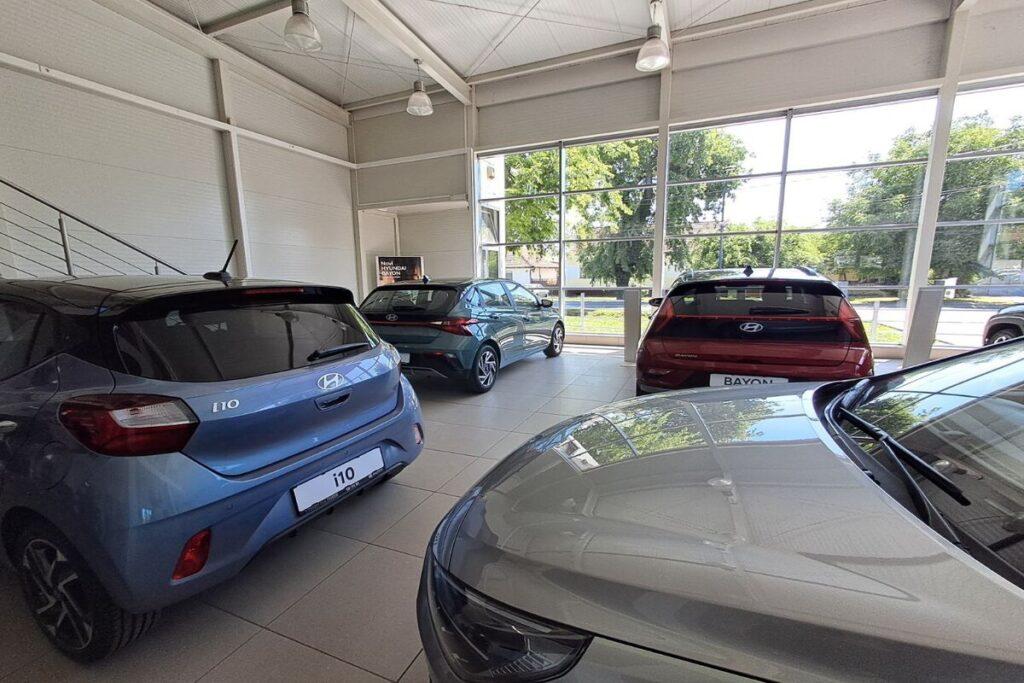 Россияне активно покупали в 2025 году автомобили прошлого года