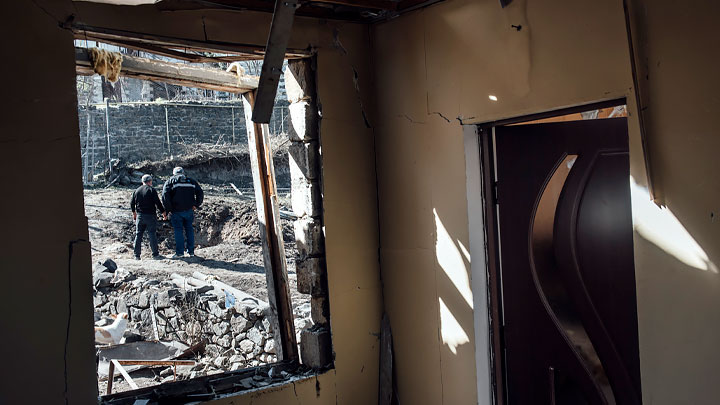 Чужими руками: Пашинян зовёт Россию на войну Чужими руками: Пашинян зовёт Россию на войну геополитика