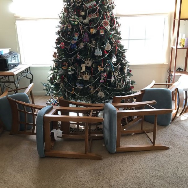 Забор для елки от детей. Забор для елки новогодней. Декоративное ограждение для новогодней елки. Ограждение для елки от детей. Ограда для новогодней елки.