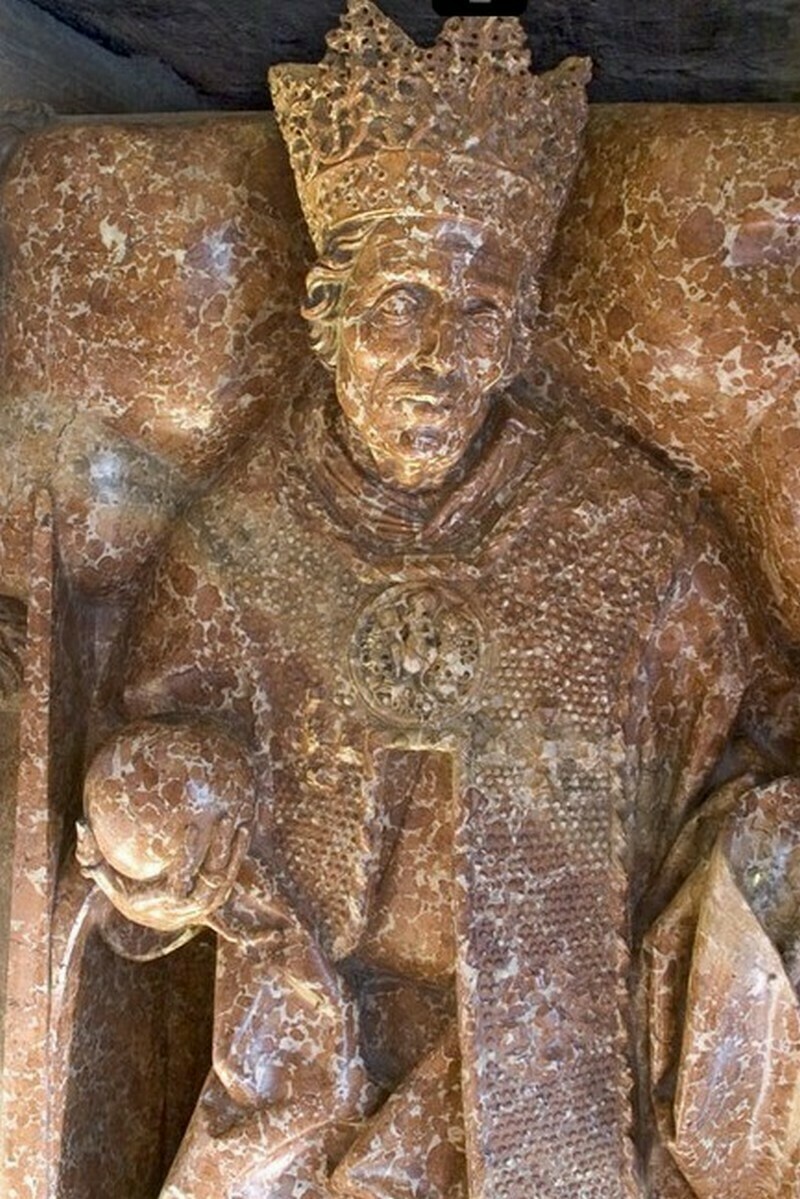 Скульптура Казимира на усыпальнице. Фото: wikipedia.org