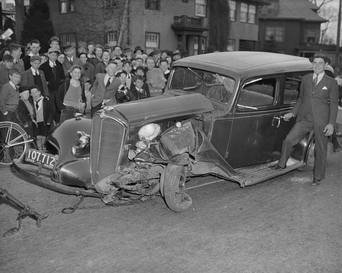 Трагичные и нелепые автомобильные аварии Бостона в 1930-х годах. Фотограф Лесли Джонс