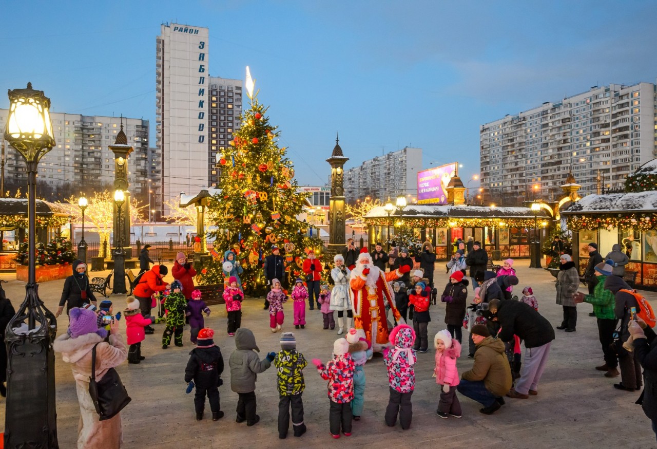 Moscow seasons. Новогодняя ярмарка в Кузьминках. Путешествие в Рождество Сокол. Главная улица Киева на Рождество. Рождество Екат.