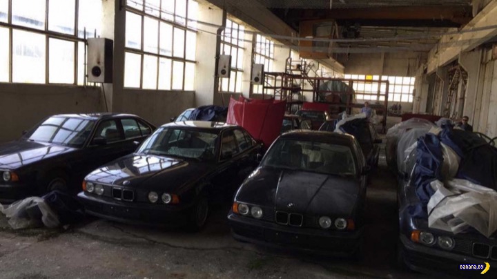 Легендарные Бумеры на заброшенном складе Легендарные Бумеры на заброшенном складе автомобили