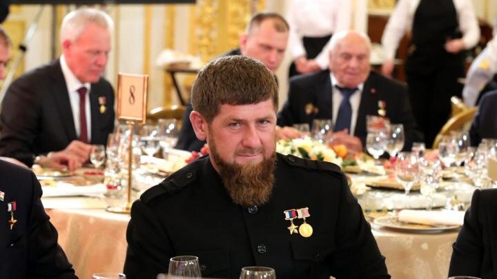 После выборов президента правительство России будет отправлено в отставку. Все министры будут выбраны главой государства заново.-3