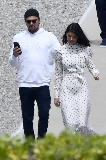 Фотосессия для двоих: Леонардо ДиКаприо и Камила Морроне гуляют в Каннах