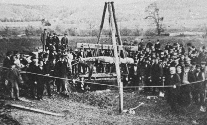 В 1869 году при рытье колодца рабочие нашли «окаменелого великана» ростом 3 метра. Долгое время его считали настоящим Культура