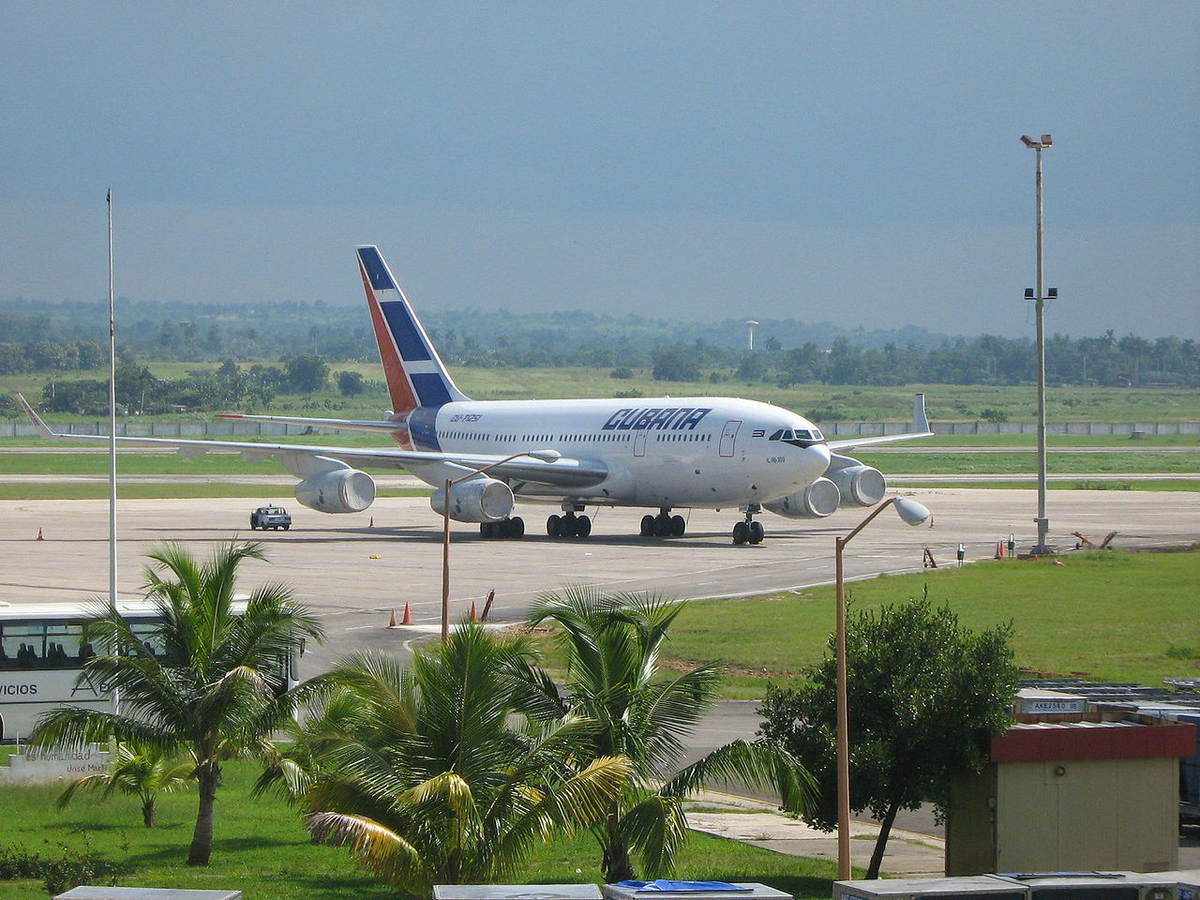 Ил-96 в аэропорту Гаваны, Куба