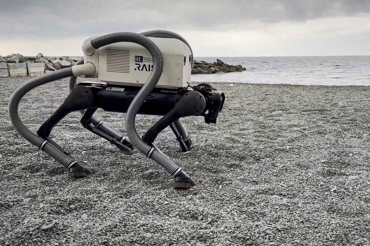 New Atlas: в Италии создали робособаку VERO для уборки окурков с пляжей