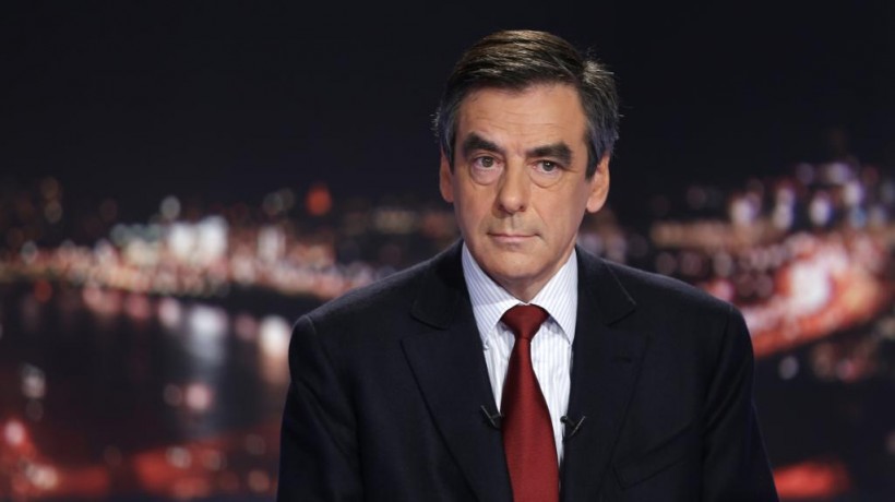 Выборы во Франции: Фийон, не смотря на скандал, примет участие в выборах