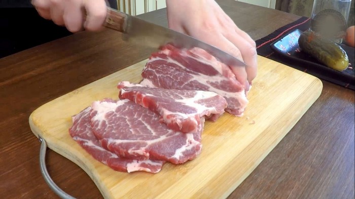 Отбивное мясо в соусе под пюре Отбивное мясо в соусе под пюре кулинария,мясные блюда