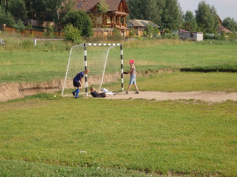 Русские мальчики играют в футбол 2016 интересно, история, фото